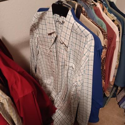 MEN'S SHORT AND LONG SLEEVE ROPER, GEORGE STRAIT, ETC WESTERN SHIRTS (LARGE)