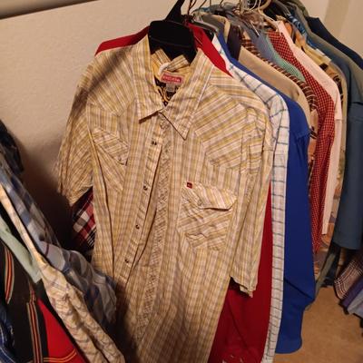 MEN'S SHORT AND LONG SLEEVE ROPER, GEORGE STRAIT, ETC WESTERN SHIRTS (LARGE)