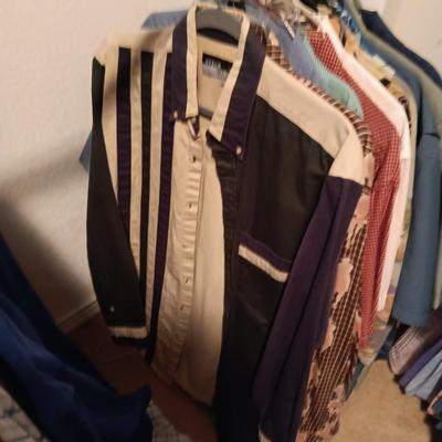MEN'S SHORT AND LONG SLEEVE ROPER, GEORGE STRAIT, ETC WESTERN SHIRTS (LARGE)