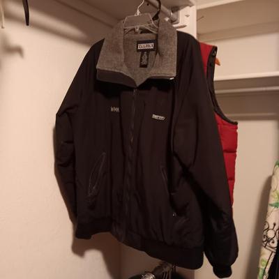 MEN'S SCULLY LEATHER VEST, REVERSIBLE VEST AND 2 LIGHTWEIGHT JACKETS