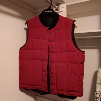 MEN'S SCULLY LEATHER VEST, REVERSIBLE VEST AND 2 LIGHTWEIGHT JACKETS