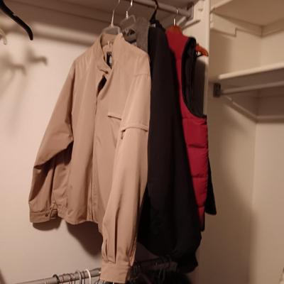 MEN'S SCULLY LEATHER VEST, REVERSIBLE VEST AND 2 LIGHTWEIGHT JACKETS