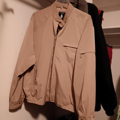 MEN'S SCULLY LEATHER VEST, REVERSIBLE VEST AND 2 LIGHTWEIGHT JACKETS