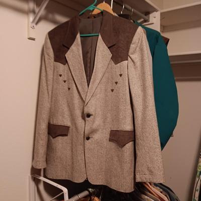 CODY JAMES WINTER VEST, 2 WESTERN BLAZERS, HOODIE AND LONGMONT OLDTIMERS RODEO JACKET