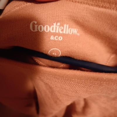 MEN'S JACKETS, COLUMBIA FLEECE VEST AND SWEATER (L)