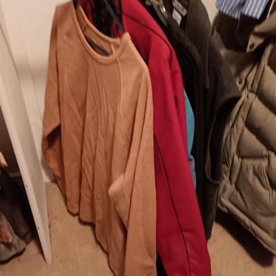 MEN'S JACKETS, COLUMBIA FLEECE VEST AND SWEATER (L)