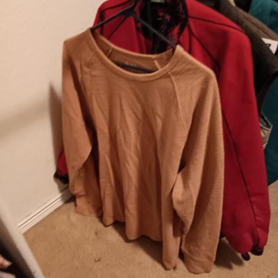 MEN'S JACKETS, COLUMBIA FLEECE VEST AND SWEATER (L)