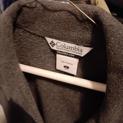 MEN'S JACKETS, COLUMBIA FLEECE VEST AND SWEATER (L)