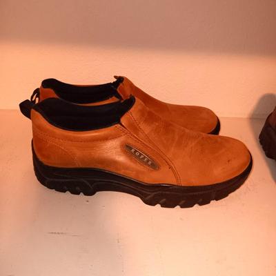 2 PAIRS OF MEN'S ROPER LEATHER SHOES SIZE 11