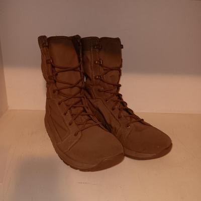MEN'S DANNER BOOTS AND HORSESHOE SHOES SIZE 11
