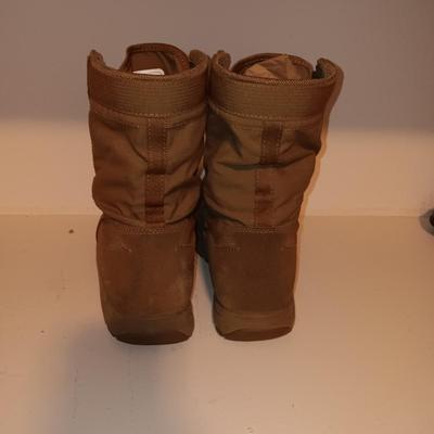 MEN'S DANNER BOOTS AND HORSESHOE SHOES SIZE 11