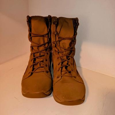 MEN'S DANNER BOOTS AND HORSESHOE SHOES SIZE 11
