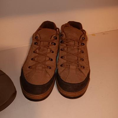 MEN'S DANNER BOOTS AND HORSESHOE SHOES SIZE 11
