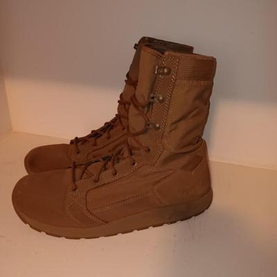 MEN'S DANNER BOOTS AND HORSESHOE SHOES SIZE 11