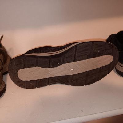 2 PAIRS OF MEN'S SKECHERS SHOES SIZE 11