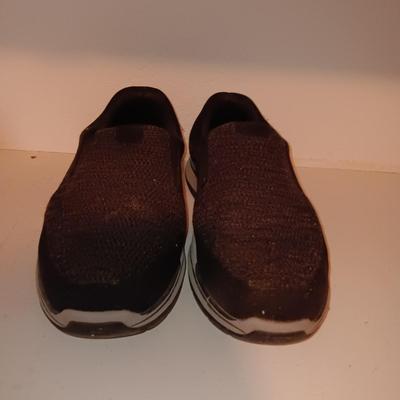2 PAIRS OF MEN'S SKECHERS SHOES SIZE 11