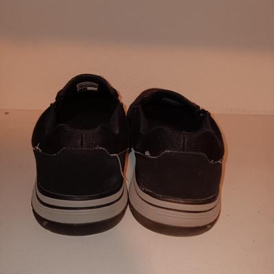 2 PAIRS OF MEN'S SKECHERS SHOES SIZE 11