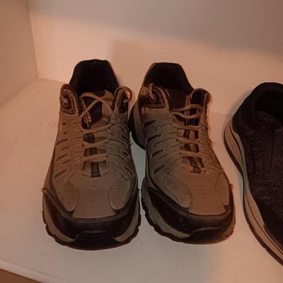 2 PAIRS OF MEN'S SKECHERS SHOES SIZE 11