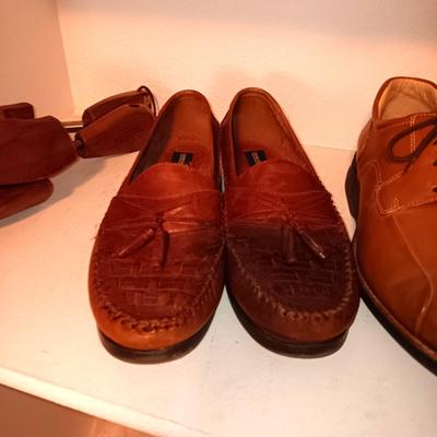 MEN'S DRESS SHOES AND WOODEN FORMS