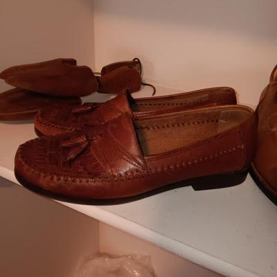 MEN'S DRESS SHOES AND WOODEN FORMS