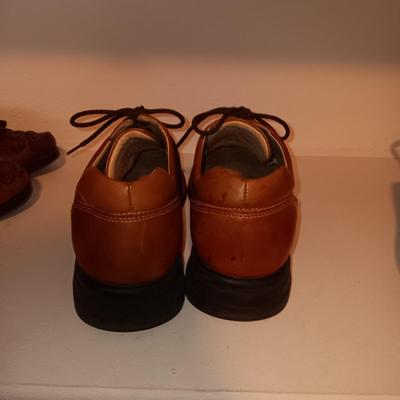 MEN'S DRESS SHOES AND WOODEN FORMS