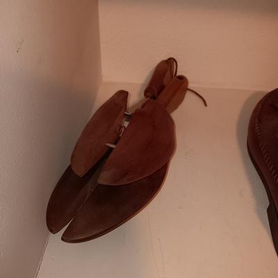 MEN'S DRESS SHOES AND WOODEN FORMS