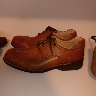 MEN'S DRESS SHOES AND WOODEN FORMS