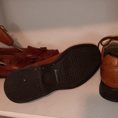 MEN'S DRESS SHOES AND WOODEN FORMS