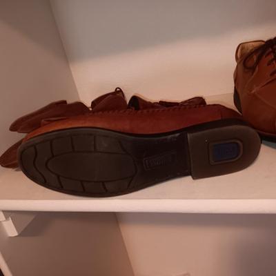 MEN'S DRESS SHOES AND WOODEN FORMS