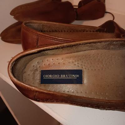 MEN'S DRESS SHOES AND WOODEN FORMS