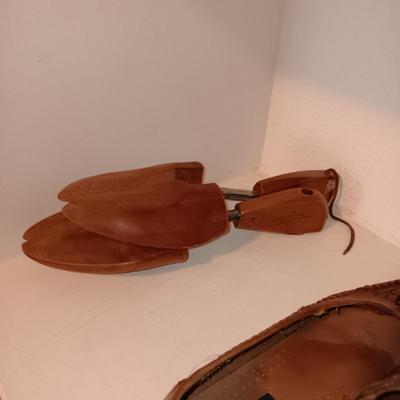MEN'S DRESS SHOES AND WOODEN FORMS