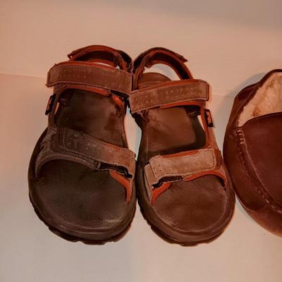 MEN'S SKECHERS (11) SANDALS (10) AND SLIPPERS (11)