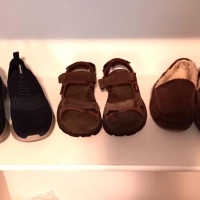 MEN'S SKECHERS (11) SANDALS (10) AND SLIPPERS (11)