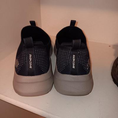 MEN'S SKECHERS (11) SANDALS (10) AND SLIPPERS (11)