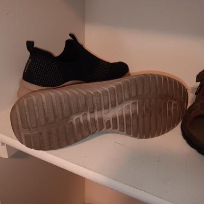 MEN'S SKECHERS (11) SANDALS (10) AND SLIPPERS (11)