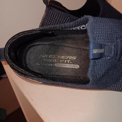 MEN'S SKECHERS (11) SANDALS (10) AND SLIPPERS (11)