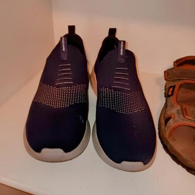 MEN'S SKECHERS (11) SANDALS (10) AND SLIPPERS (11)