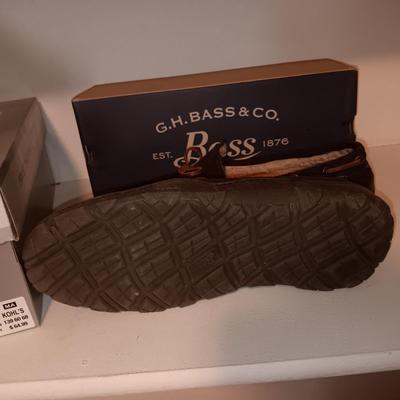 MEN'S NEW SKECHERS (10 1/2) AND BASS SLIPPERS (11)