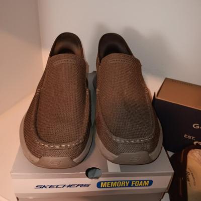 MEN'S NEW SKECHERS (10 1/2) AND BASS SLIPPERS (11)