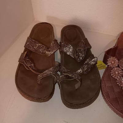 3 PAIRS OF LADIES SANDALS SIZE 11