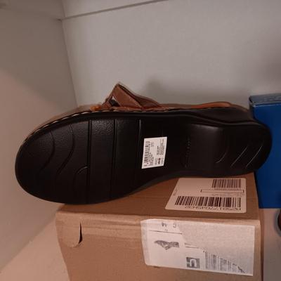 LADIES NEW CLARKS SANDALS AND NEARLY NEW RIALTO SANDALS