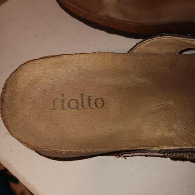 LADIES NEW CLARKS SANDALS AND NEARLY NEW RIALTO SANDALS