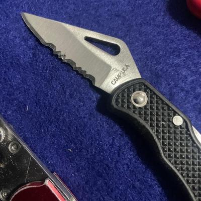 Several pocket Knives