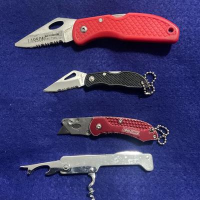Several pocket Knives