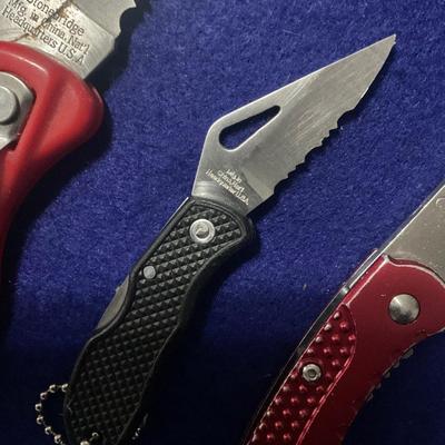 Several pocket Knives