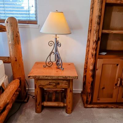 PINE LOG NIGHT STAND WITH 1 DRAWER AND IRON BASE LAMP