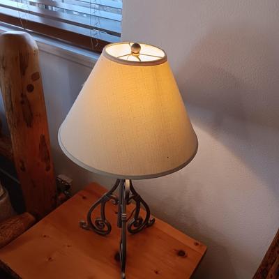 PINE LOG NIGHT STAND WITH 1 DRAWER AND IRON BASE LAMP