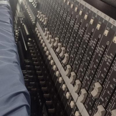 Yamaha PM5D-RH Digital Mid-Level Large Venue Mixing Console with Road Case and Power Receiver Choice A