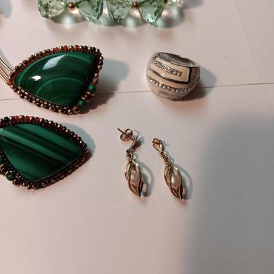 SELECTION OF COSTUME JEWELRY