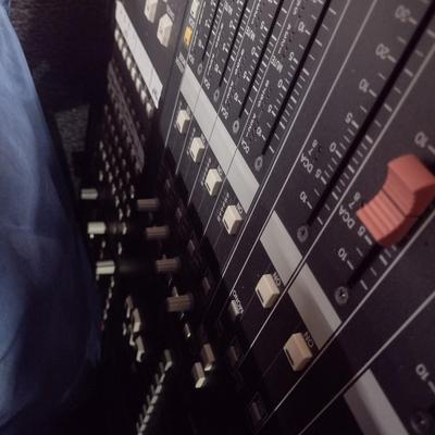 Yamaha PM5D-RH Digital Mid-Level Large Venue Mixing Console with Road Case and Power Receiver Choice B